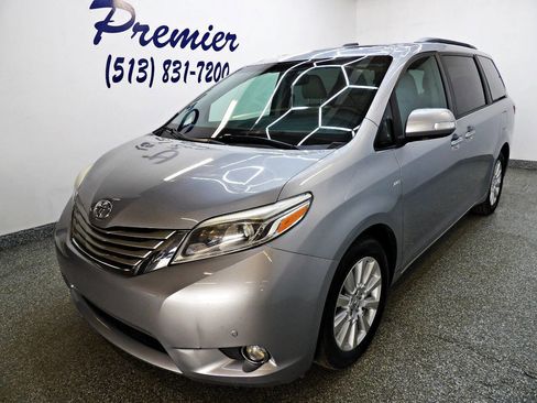 Used 2017 Toyota Sienna Limited image 1
