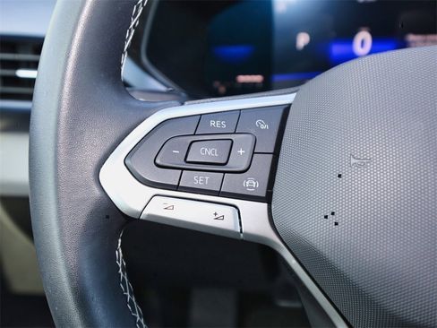 Certified 2022 Volkswagen Taos SE image 21