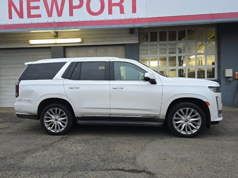 Used 2021 Cadillac Escalade Premium Luxury image 3