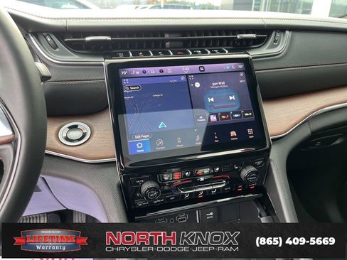 Used 2025 Jeep Grand Cherokee Summit w/ Obsidian Package image 11