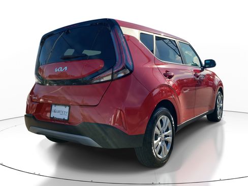Used 2023 Kia Soul LX image 5
