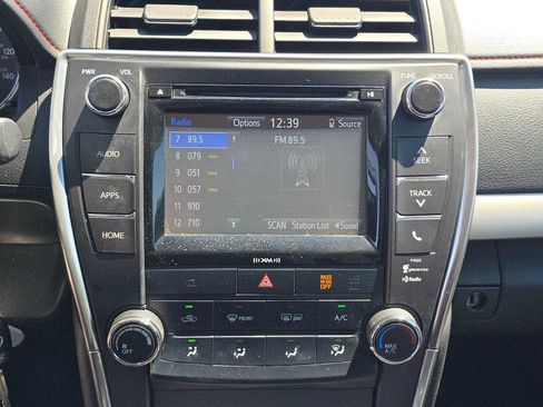 Used 2017 Toyota Camry SE w/ Moonroof Package FWD image 25