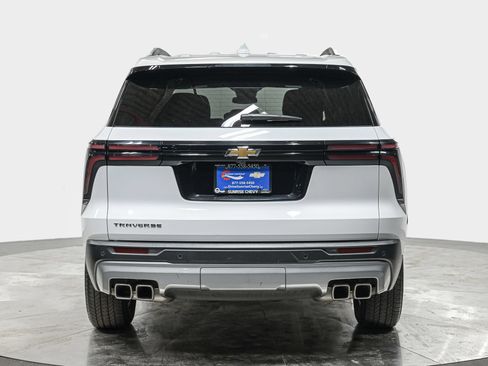Used 2025 Chevrolet Traverse LT FWD image 5