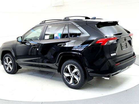 New 2025 Toyota RAV4 SE image 4