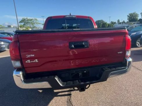 Certified 2022 Toyota Tacoma SR5 AWD/4WD image 3