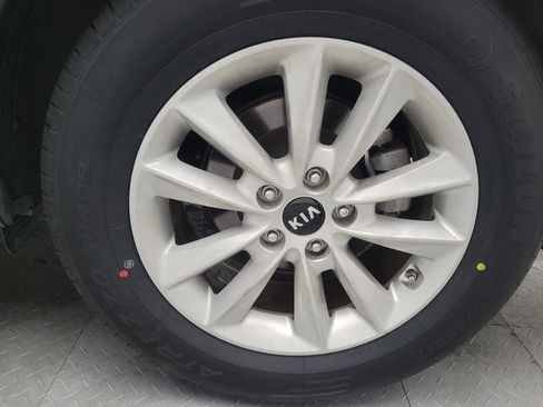 Used 2019 Kia Sorento L image 31