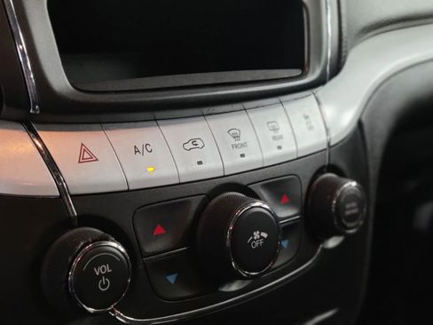 Used 2018 Dodge Journey SE w/ Blacktop Package image 18