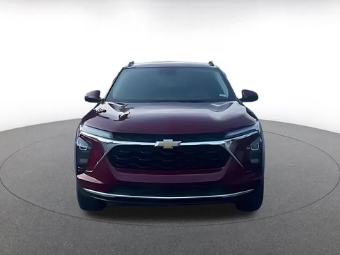 Used 2025 Chevrolet Trax LT FWD image 3