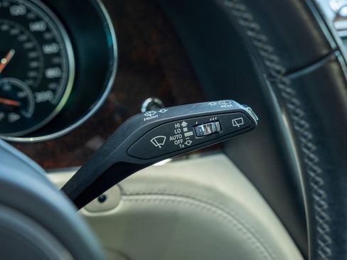 Used 2018 Bentley Bentayga Activity image 14