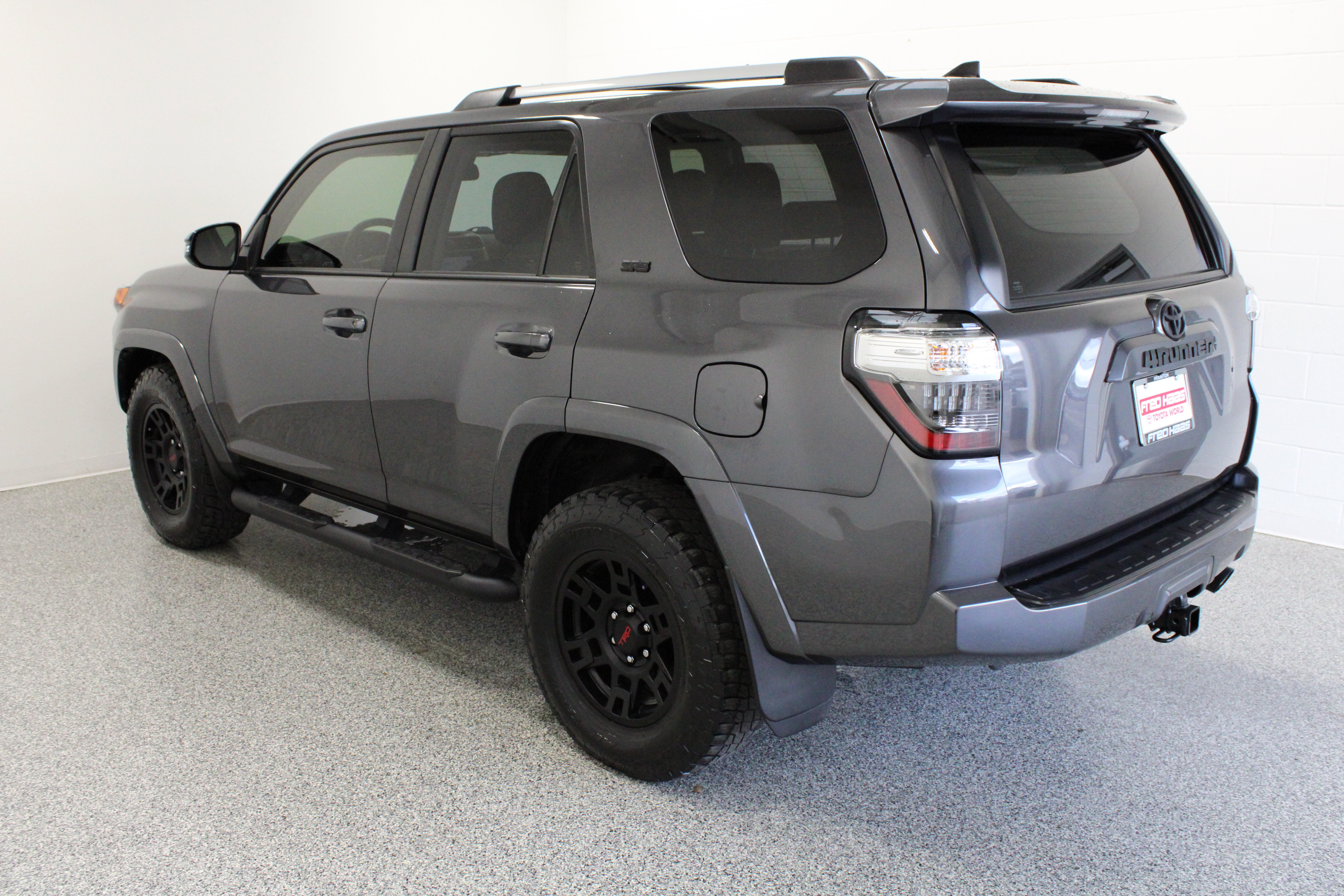 Used 2023 Toyota 4Runner SR5 Premium w/ Moonroof Package RWD image 9
