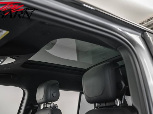 Used 2023 Land Rover Defender 110 X-Dynamic SE image 24