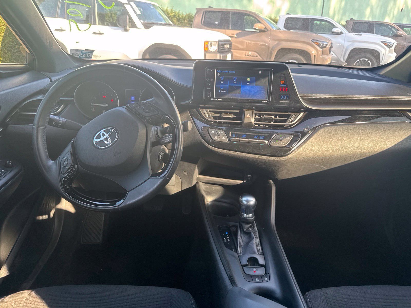 Used 2018 Toyota C-HR XLE FWD image 7