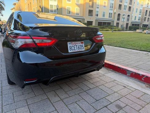 Used 2018 Toyota Camry SE FWD image 12