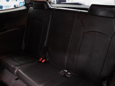 Used 2015 GMC Acadia SLT image 18