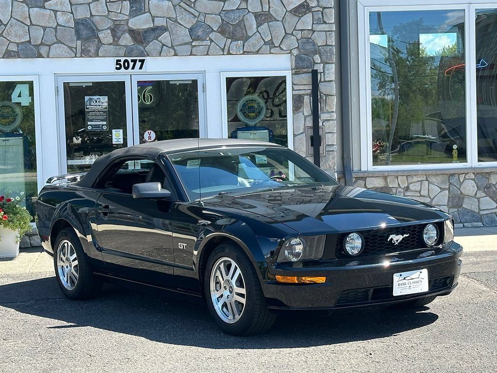 Used 2005 Ford Mustang GT RWD image 3