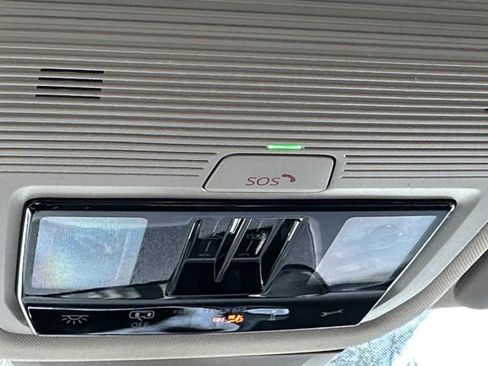 Used 2025 Volkswagen Atlas Peak Edition SE image 19