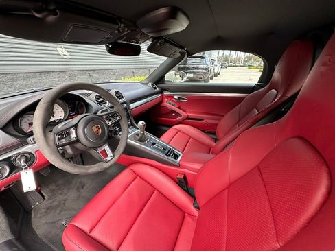 Used 2024 Porsche 718 Boxster image 4