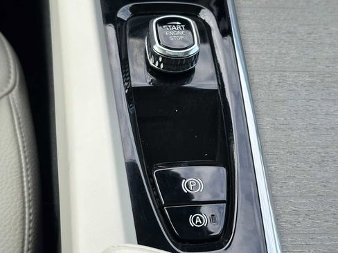 Certified 2024 Volvo XC60 T8 Plus w/ Protection Package Premier image 31