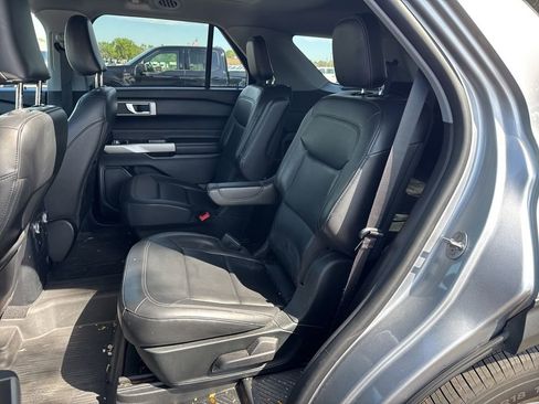 Used 2022 Ford Explorer XLT w/ Equipment Group 202A image 12