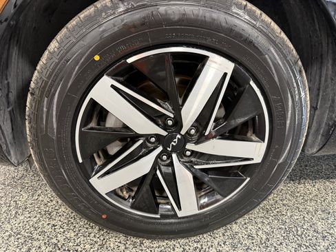 Used 2022 Kia Sorento S w/ Panoramic Sunroof Package FWD image 27