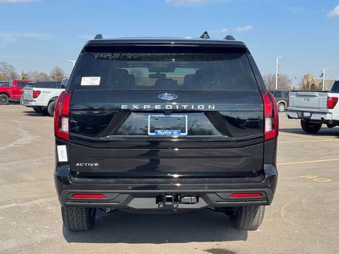 New 2026 Ford Expedition Active image 8