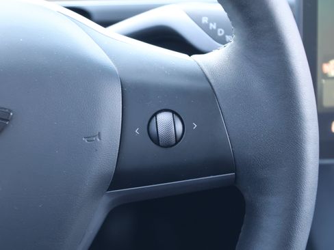 Used 2023 Tesla Model Y AWD image 19
