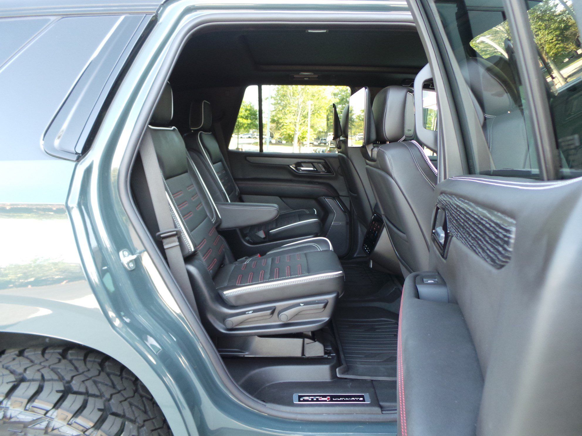 Used 2025 GMC Yukon AT4 Ultimate w/ LPO, Floor Liner Package AWD/4WD image 44