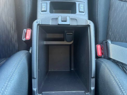 Used 2017 Nissan Rogue SV AWD/4WD image 8