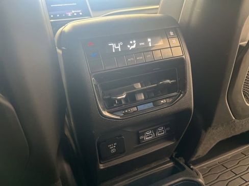 Used 2024 Jeep Grand Cherokee L Altitude image 24