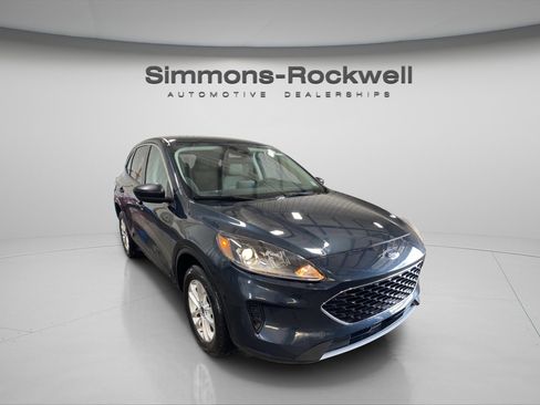 Used 2022 Ford Escape SE w/ Cold Weather Package image 3