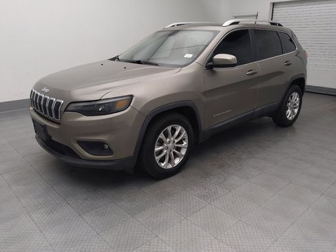 Used 2019 Jeep Cherokee Latitude w/ Popular Appearance Group FWD image 2