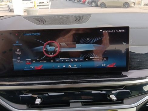 Certified 2025 BMW X7 M60i image 27