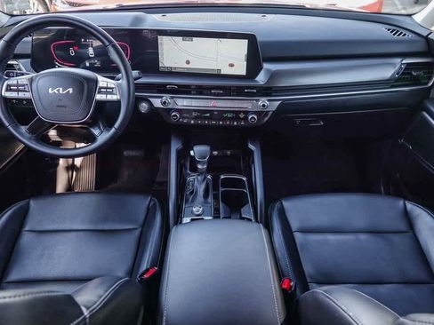 Certified 2025 Kia Telluride LX image 11