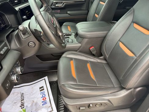 Used 2024 GMC Sierra 1500 AT4 w/ Technology Package AWD/4WD image 10