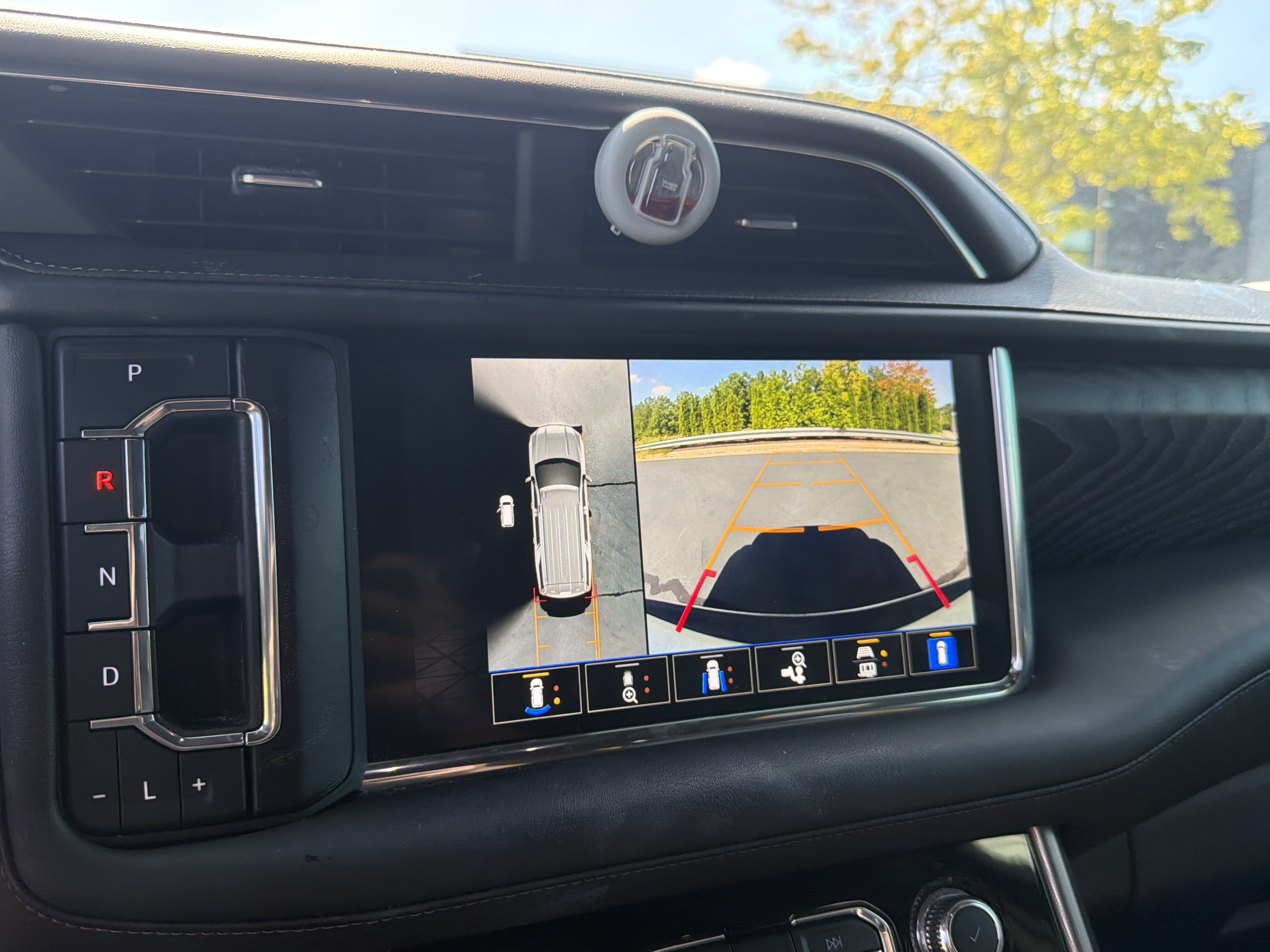 Used 2023 GMC Yukon Denali RWD image 22