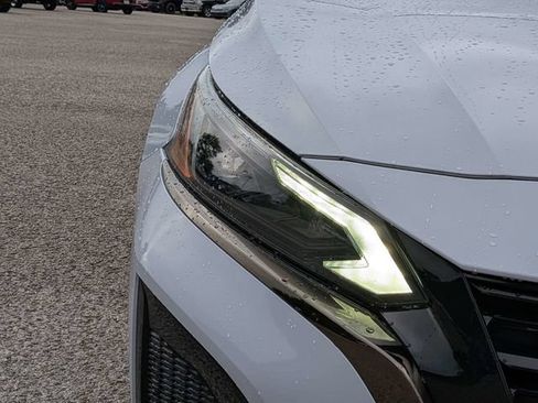 Used 2023 Nissan Altima 2.5 SR FWD image 10