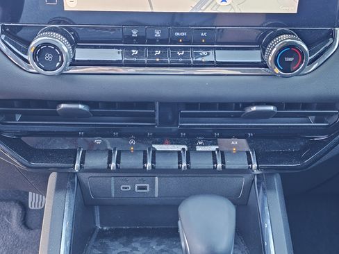 Used 2025 GMC Canyon Elevation w/ Technology Package RWD image 27