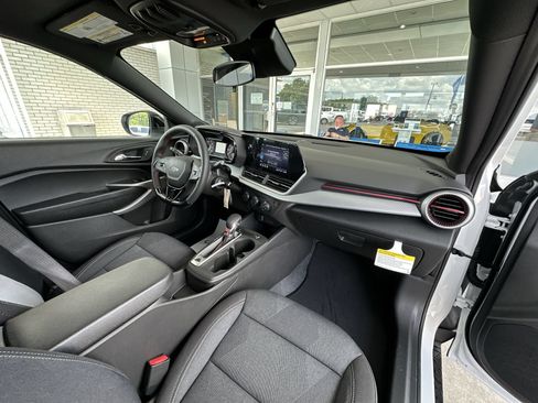 New 2026 Chevrolet Trax RS w/ Sunroof Package FWD image 26