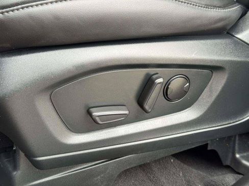 Used 2024 Ford Explorer XLT w/ Equipment Group 202A RWD image 22