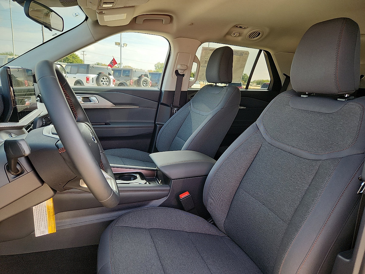 New 2026 Ford Explorer Active RWD image 7