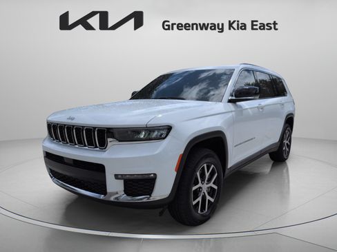 Used 2025 Jeep Grand Cherokee L Limited w/ Trailer Tow Package AWD/4WD image 10