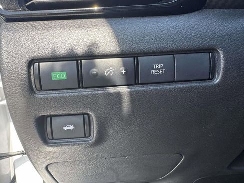 Used 2024 Nissan Sentra SV FWD image 18