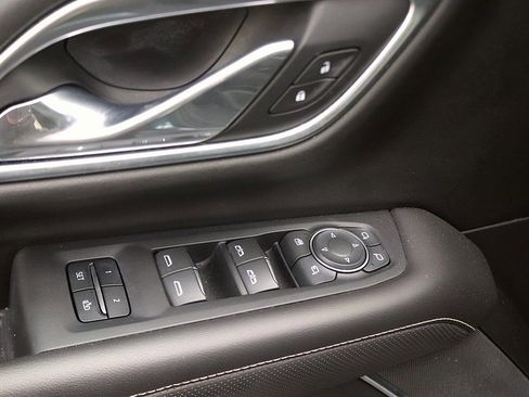 Used 2021 Chevrolet Tahoe Premier w/ Premium Package image 11