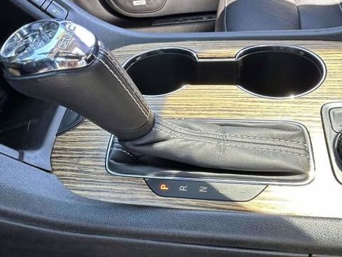 Used 2019 GMC Acadia Denali w/ Technology Package FWD image 18