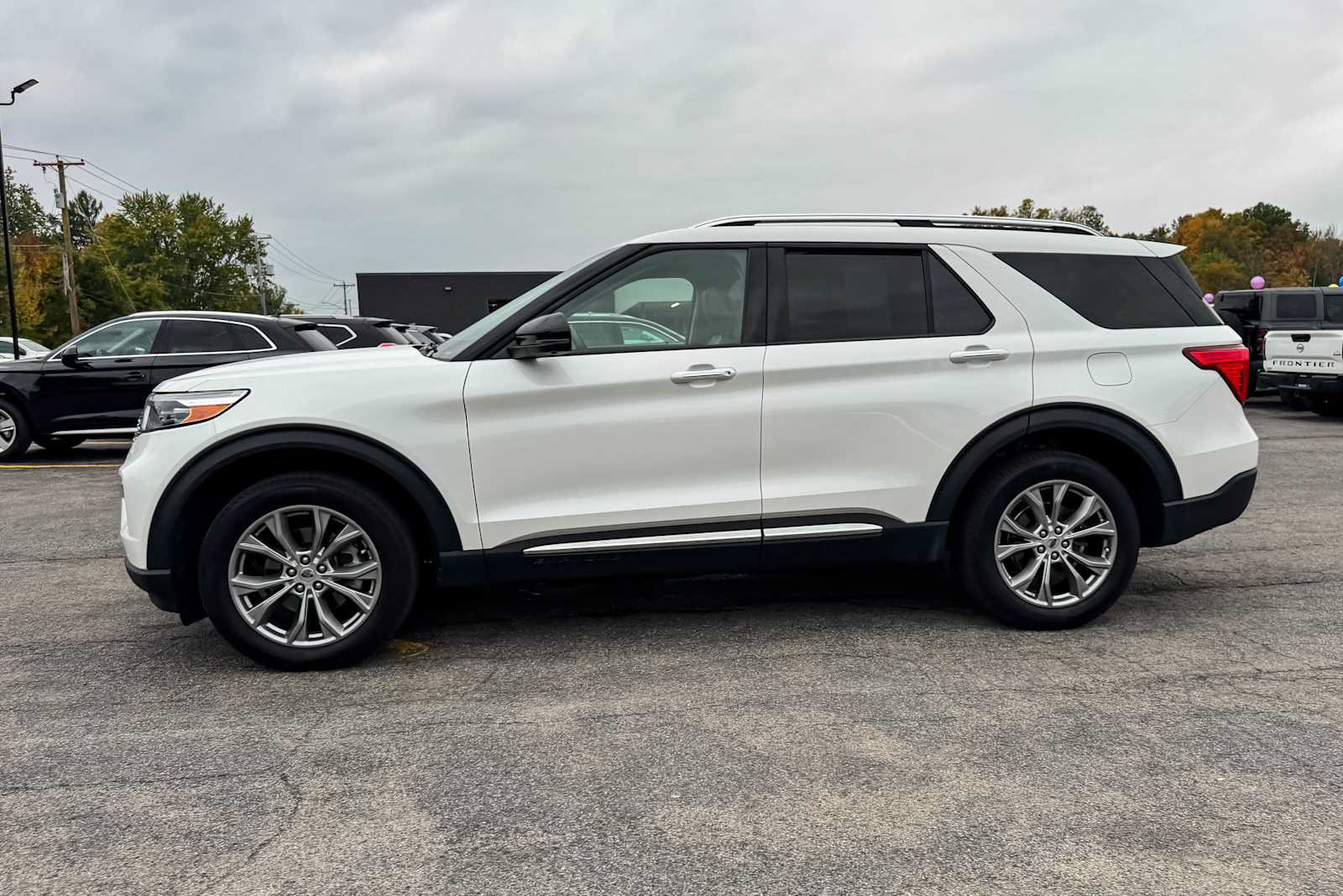Used 2022 Ford Explorer Limited w/ Equipment Group 301A AWD/4WD image 6