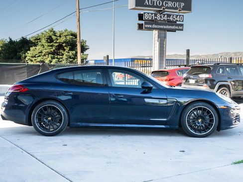 Used 2016 Porsche Panamera RWD image 11
