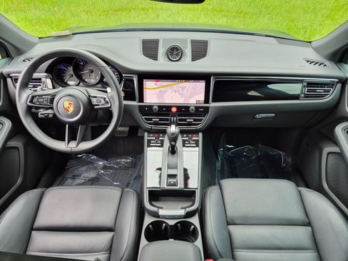 Certified 2026 Porsche Macan AWD/4WD image 21