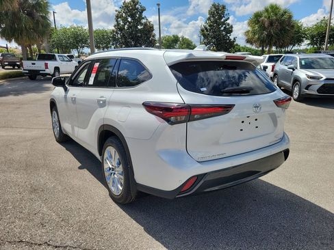 New 2026 Toyota Highlander Limited AWD/4WD image 4