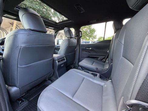 Used 2026 Lexus GX 550 w/ Accessory Package (2T) AWD/4WD image 31