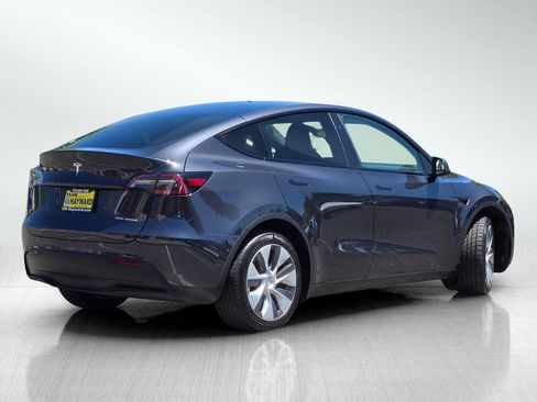 Used 2024 Tesla Model Y Long Range AWD/4WD image 5